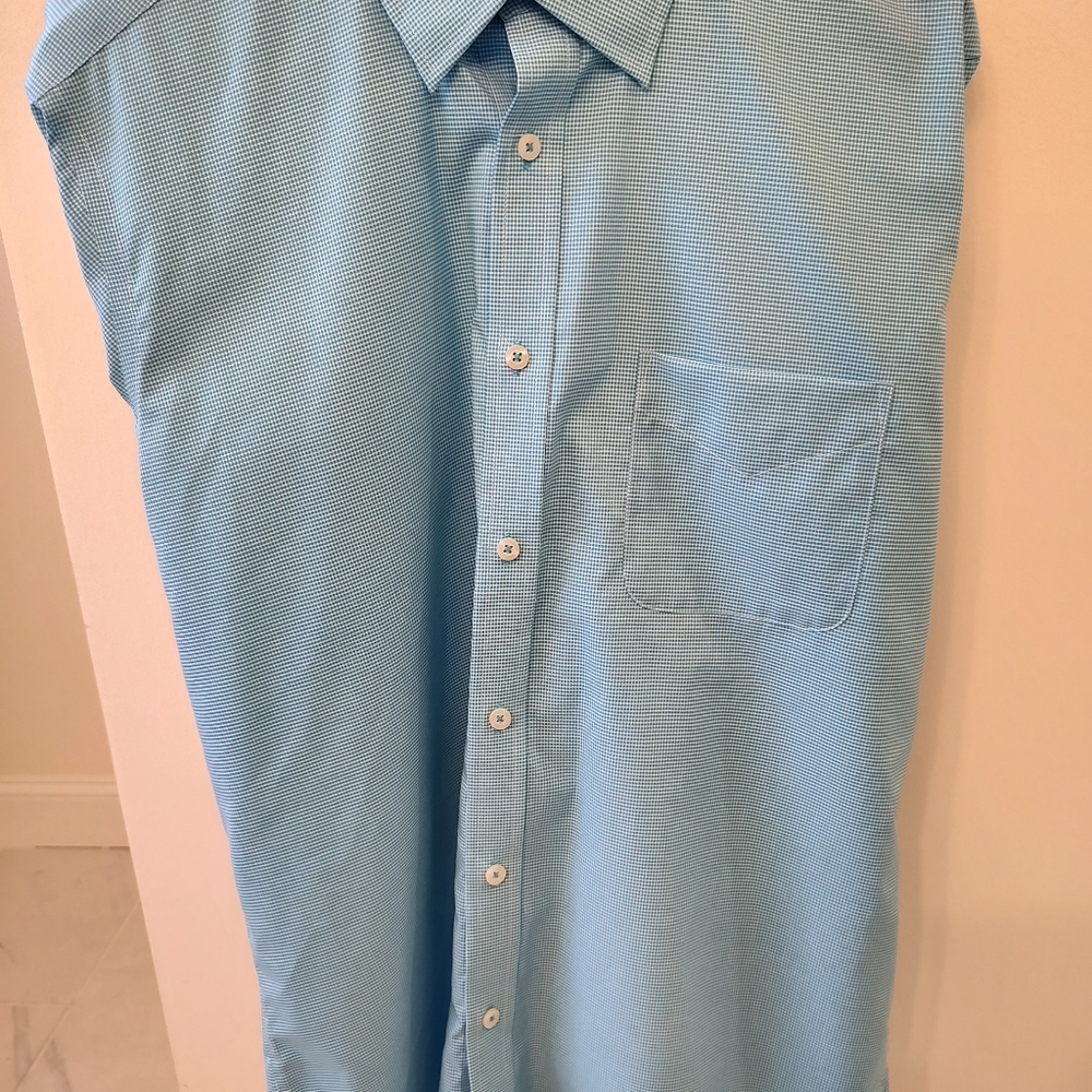 Forsyth of Canada Men's non-iron button down with contrast cuffs. Med. Aqua